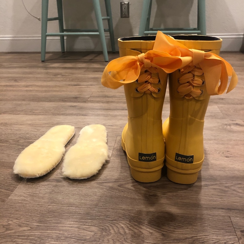 New In Box Lemon Shoes Yellow Rain Boots With Bows